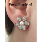 Akoya pareloorbellen zoutwaterparels  4mm zilveren bloem stekers cz y